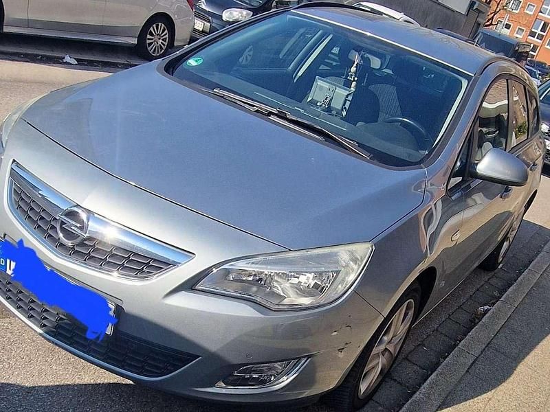 Gebraucht Opel Astra Design Edition 179 PS (131 kW) 2011 Silber Kombi