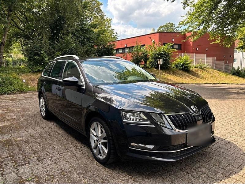 Schwarz Gebraucht 2017 Skoda Octavia Kombi | 8.999 € (Guter Preis) - Bild 1/4