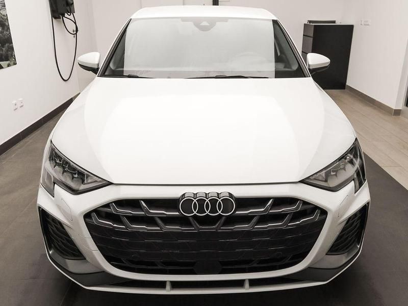 Gebraucht Audi A3 S-Line 150 PS (110 kW) 2025 Gletscherweiß metallic Limousine