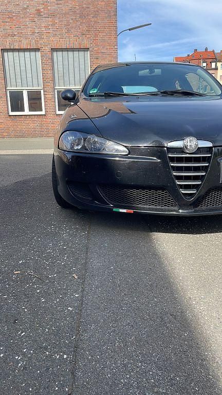 Schwarz Gebraucht 2005 Alfa Romeo 147 Impression Kleinwagen | 2.700 € - Bild 1/4
