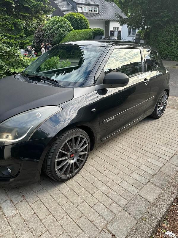 Schwarz Gebraucht 2012 Suzuki Swift Kleinwagen | 4.800 € (Fairer Preis) - Bild 1/4