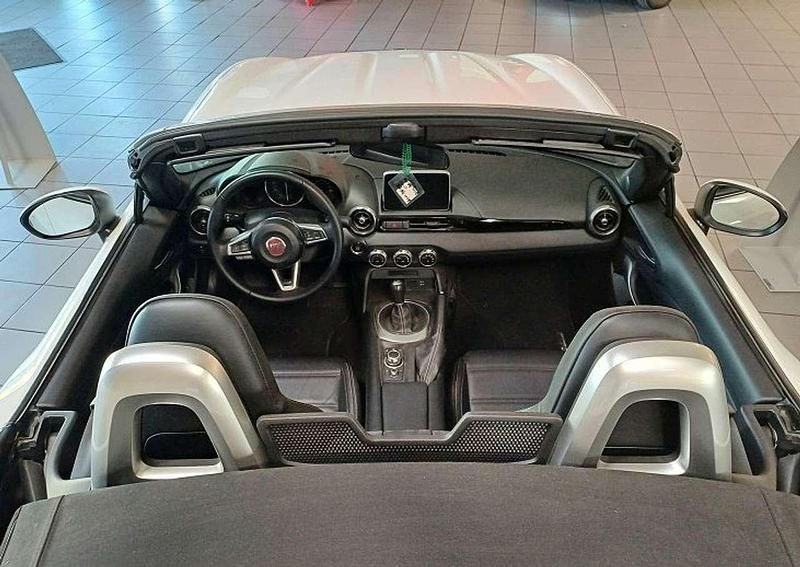Gebraucht Fiat 124 Spider Lusso 140 PS (102 kW) 2017 Gelato weiß Cabrio