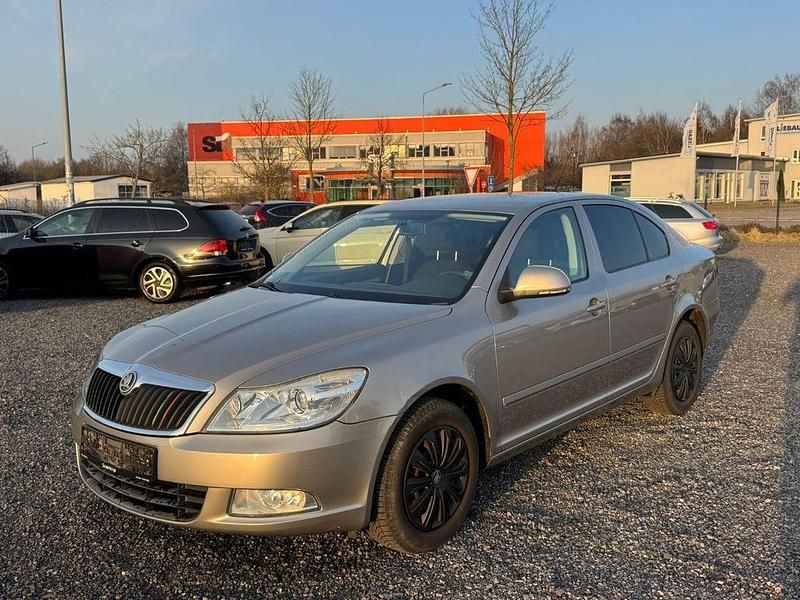 Gebraucht Skoda Octavia Ambiente 102 PS (75 kW) 2009 Beige Limousine