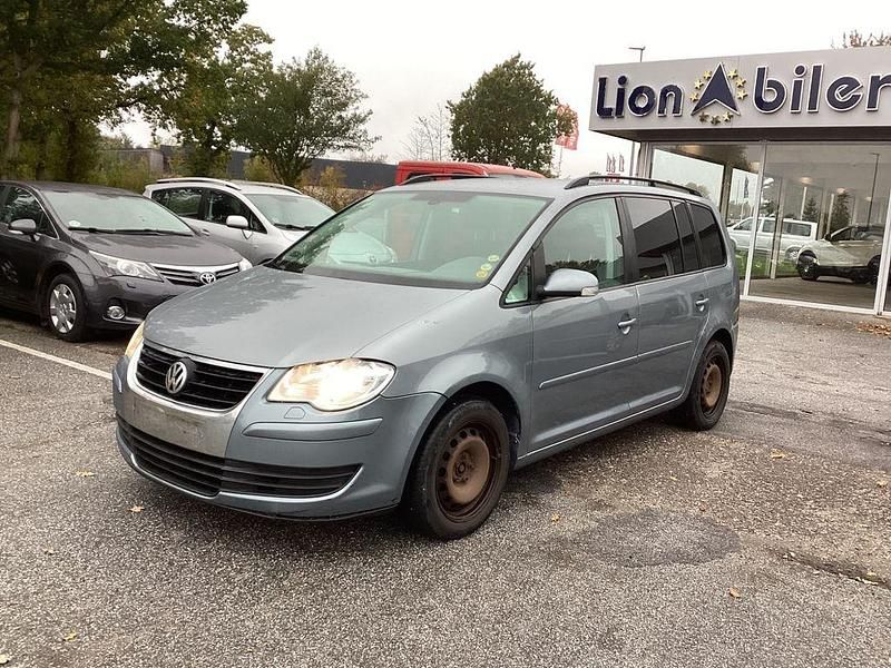 Grau Gebraucht 2008 VW Touran Van / Kleinbus | 1.799 € (Etwas zu teuer) - Bild 1/4