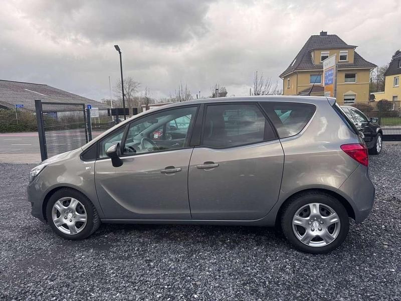 Gebraucht Opel Meriva Edition 120 PS (88 kW) 2016 Muskatgrau/pepperdust Van / Kleinbus