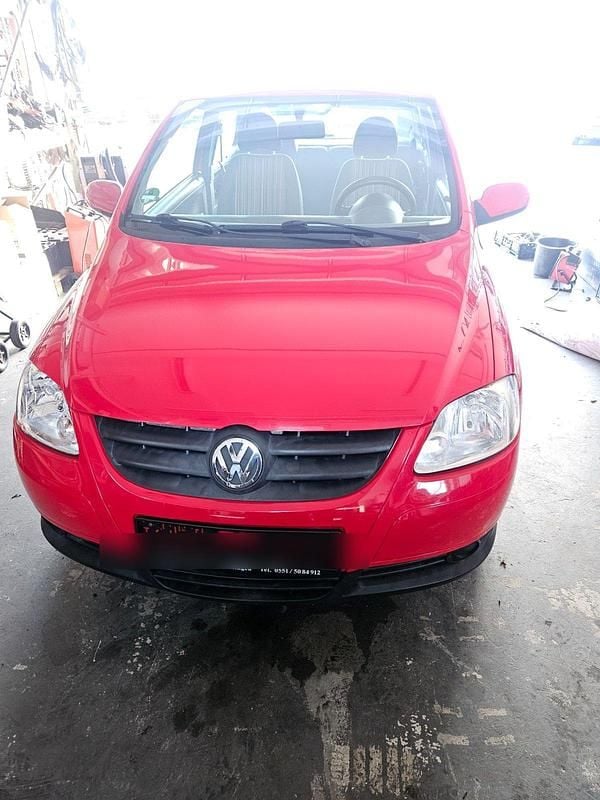 Rot Gebraucht 2011 VW Fox Kleinwagen | 2.300 € (Fairer Preis) - Bild 1/4