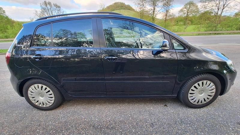 Gebraucht VW Golf Plus Team 122 PS (89 kW) 2011 Schwarz Van / Kleinbus