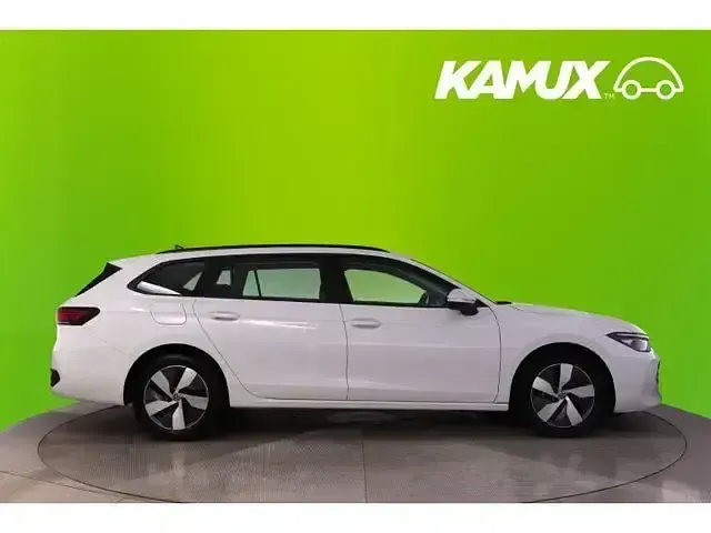 Gebraucht VW Passat 150 PS (110 kW) 2025 Pure white Kombi