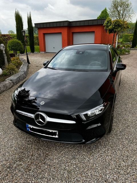 Schwarz Gebraucht 2019 Mercedes A200 Limousine | 24.000 € (Fairer Preis) - Bild 1/4