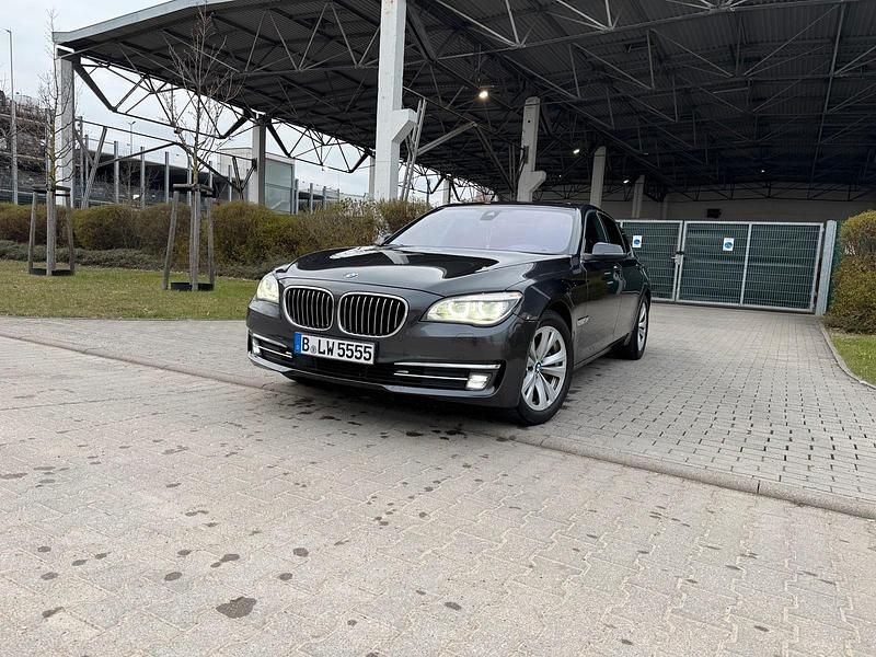 Gebraucht BMW 730 258 PS (189 kW) 2014 Grau Limousine