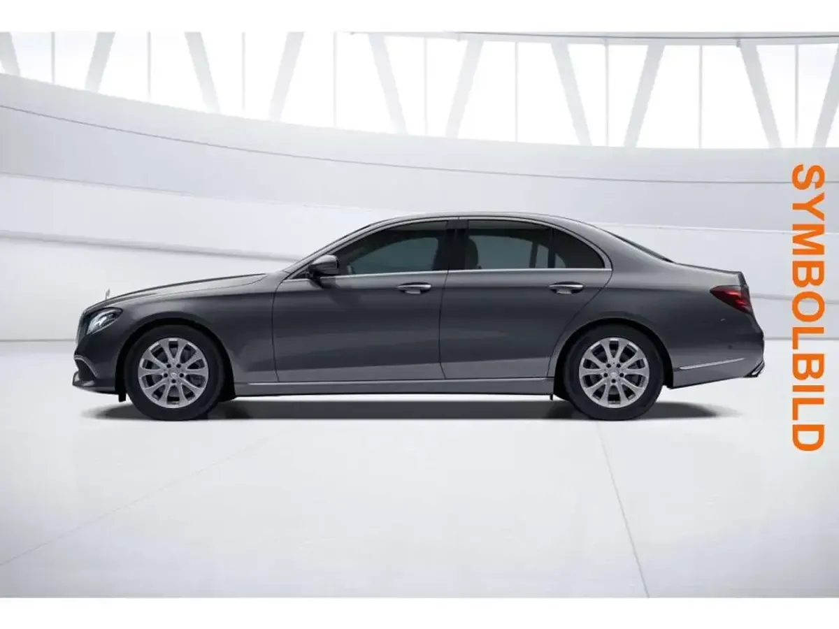 Gebraucht Mercedes E250 Exclusive 211 PS (155 kW) 2017 Metalliclack selenitgrau Limousine