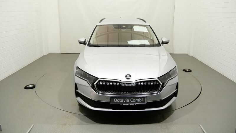 Neu Skoda Octavia Selection 150 PS (110 kW) 2025 Silber Kombi