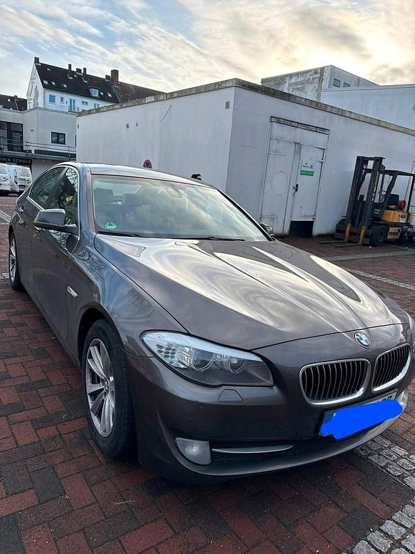 Braun Gebraucht 2013 BMW 525 Limousine | 14.350 € (Guter Preis) - Bild 1/4
