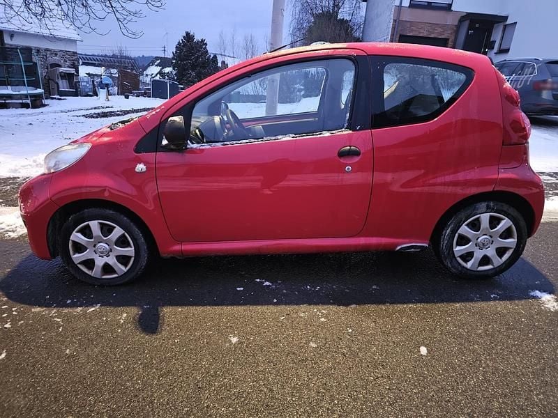 Gebraucht Peugeot 107 67 PS (49 kW) 2009 Rot Kleinwagen