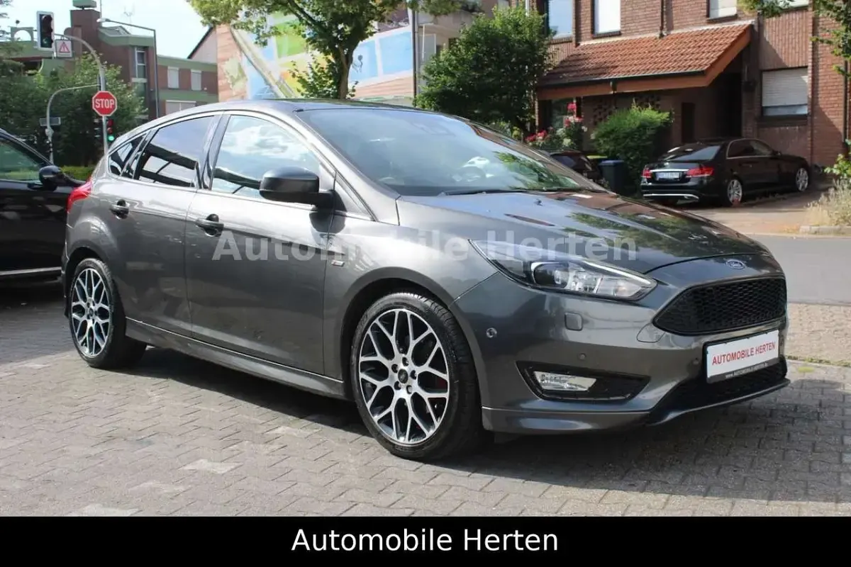 Gebraucht Ford Focus ST-Line 150 PS (110 kW) 2016 Grau Limousine