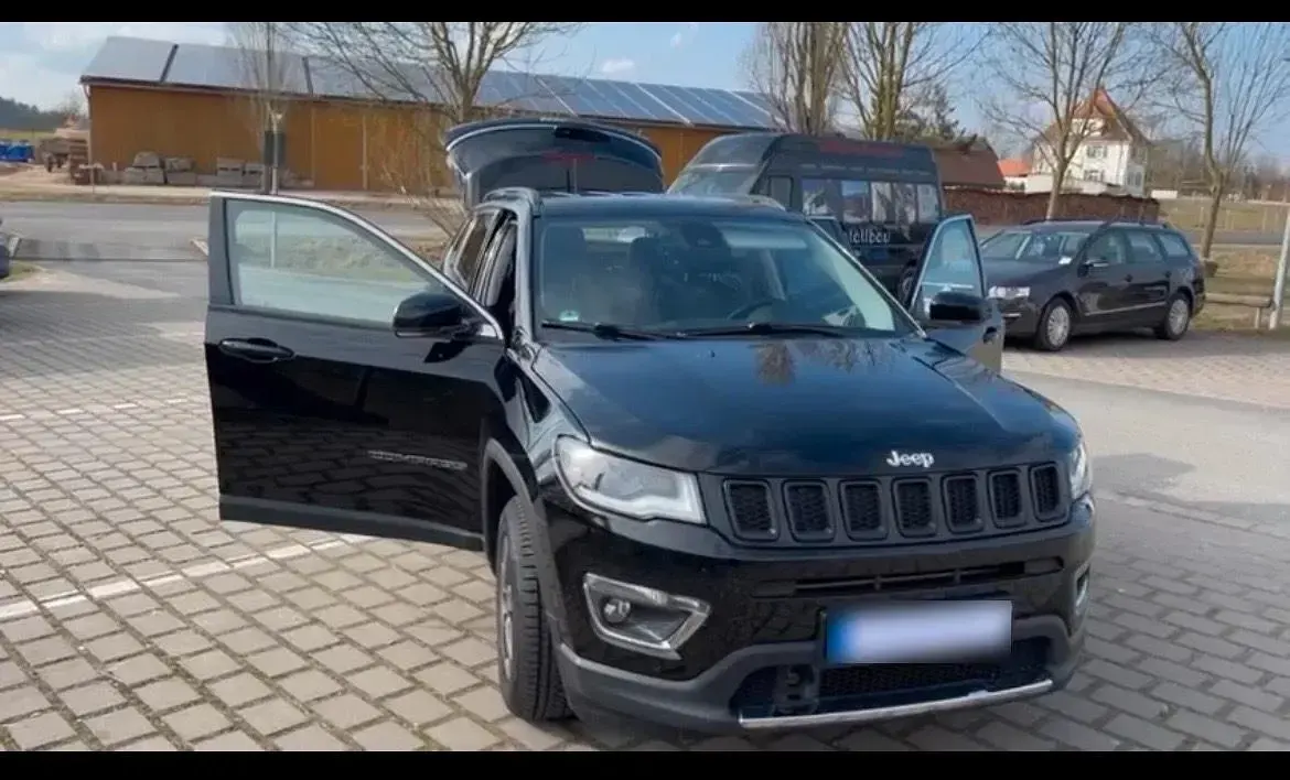 Gebraucht Jeep Compass 136 PS (100 kW) 2018 Schwarz SUV
