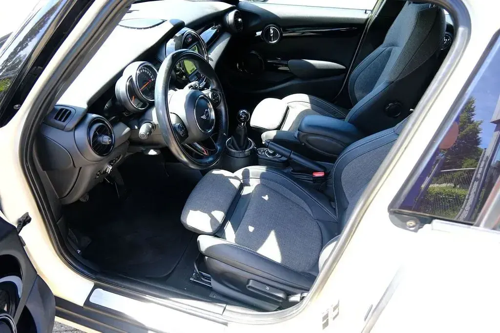 Gebraucht Mini Cooper Business 136 PS (100 kW) 2015 Weiß Kleinwagen