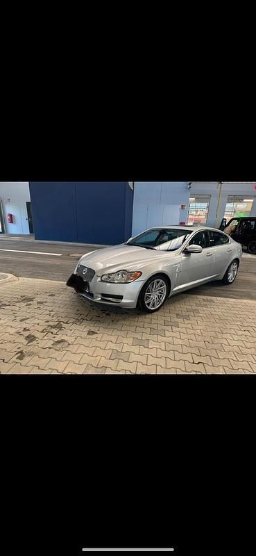 Silber Gebraucht 2011 Jaguar XF Limousine | 7.900 € (Superpreis) - Bild 1/4