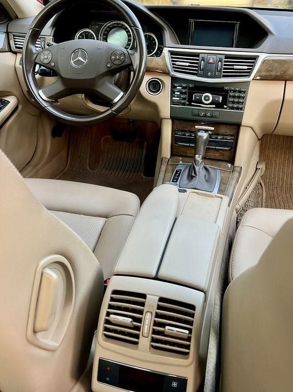 Gebraucht Mercedes E250 Elegance 204 PS (150 kW) 2009 Silber Limousine