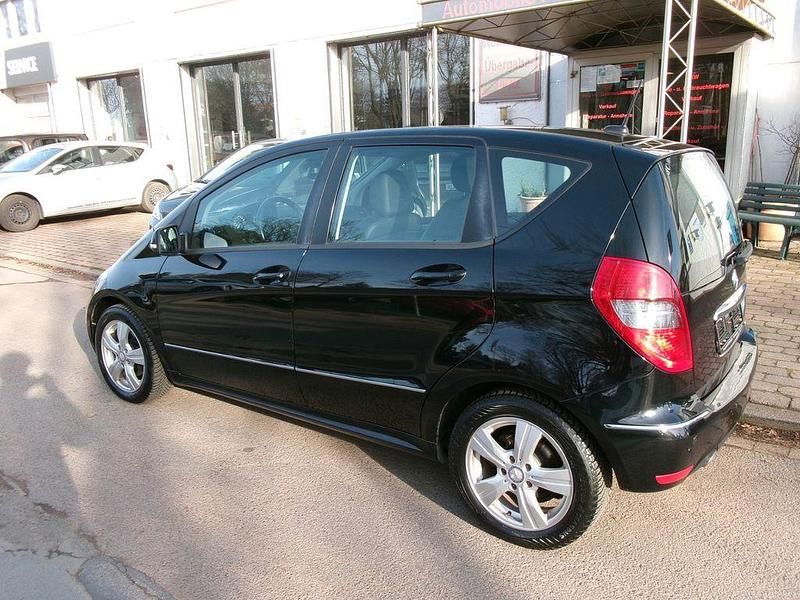 Gebraucht Mercedes A160 95 PS (69 kW) 2010 Schwarz Limousine