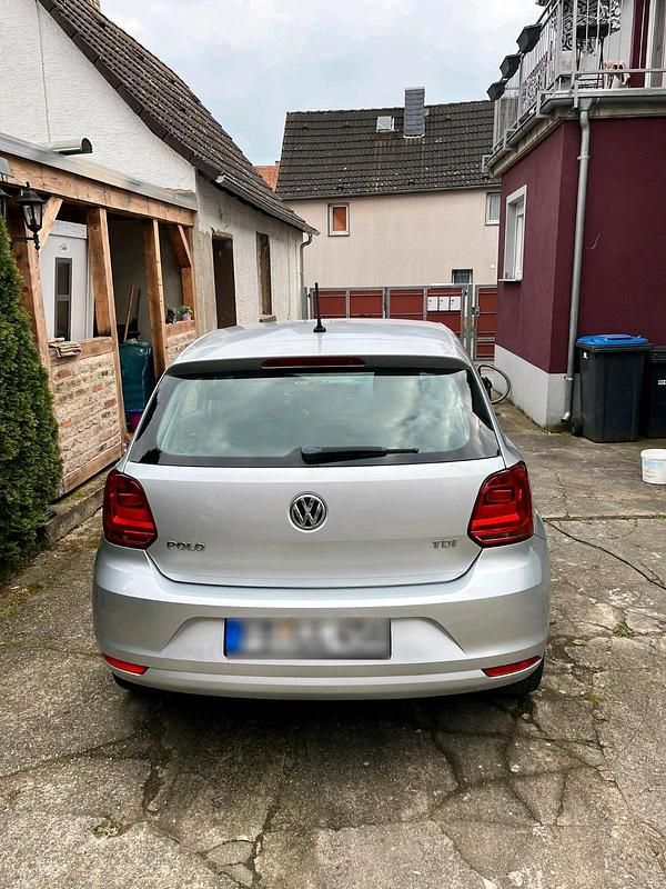 Gebraucht VW Polo 75 PS (55 kW) 2016 Silber Kleinwagen