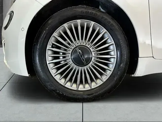 Gebraucht Fiat 500e 69 kW (95 PS) 2023 Arktis weiß Kleinwagen