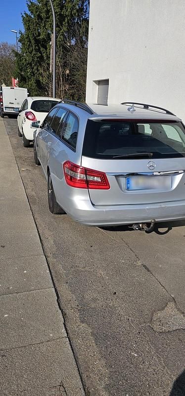 Gebraucht Mercedes E200 136 PS (100 kW) 2011 Grau Kombi