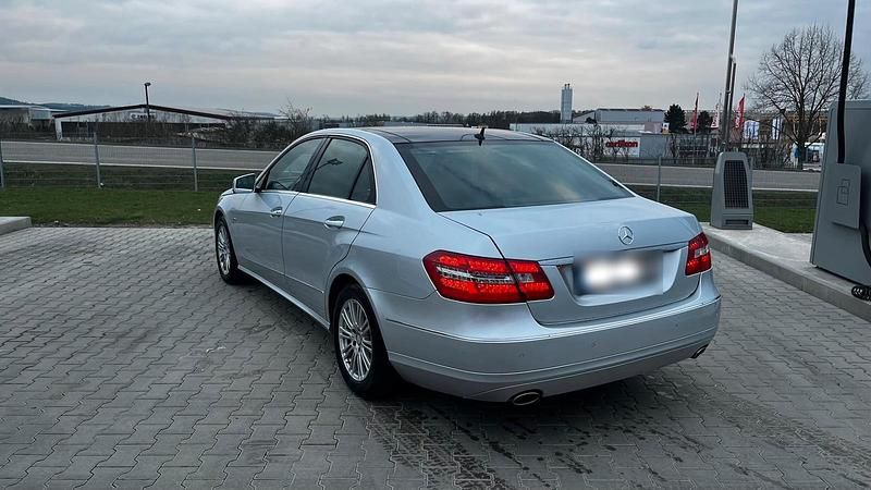 Gebraucht Mercedes E350 211 PS (155 kW) 2010 Silber Limousine