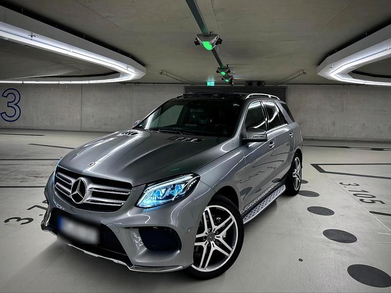 Grau Gebraucht 2015 Mercedes GLE350 AMG SUV | 26.890 € (Fairer Preis) - Bild 1/4