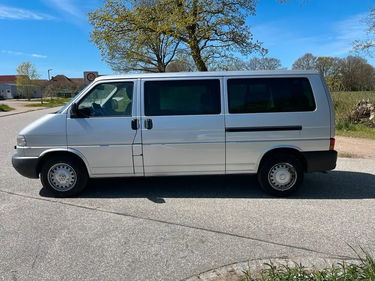 Second-hand VW Caravelle 150 CP (110 kW) 2001 Argintiu Van