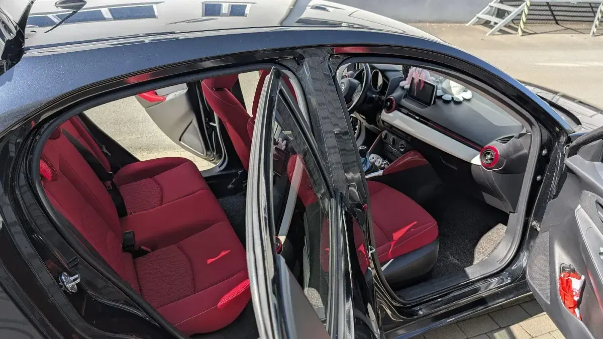 Gebraucht Mazda 2 Edition 90 PS (66 kW) 2015 Schwarz Limousine