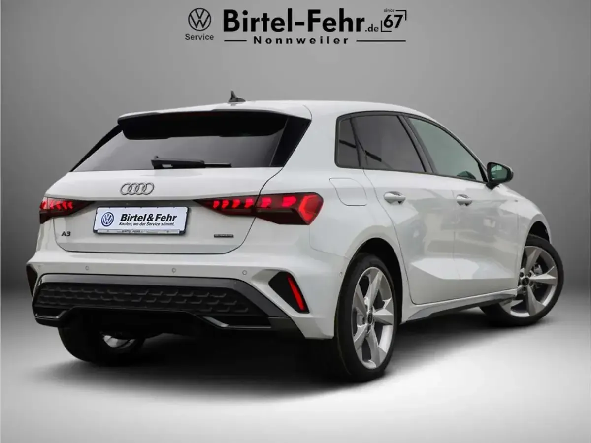 Neu Audi A3 S-Line 204 PS (150 kW) 2026 Gletscherweiß metallic Limousine