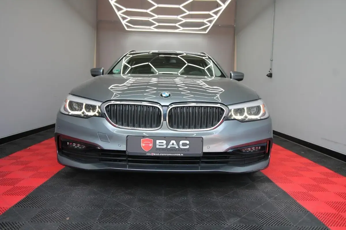 Gebraucht BMW 530 Sport Line 265 PS (194 kW) 2019 Blau Kombi