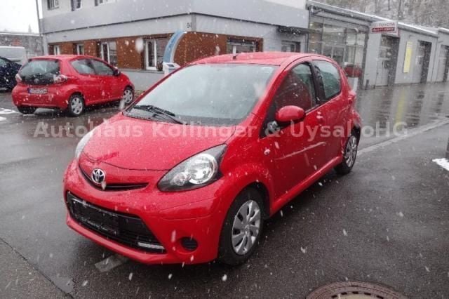 Gebraucht Toyota Aygo Cool 68 PS (50 kW) 2014 Rot Kleinwagen