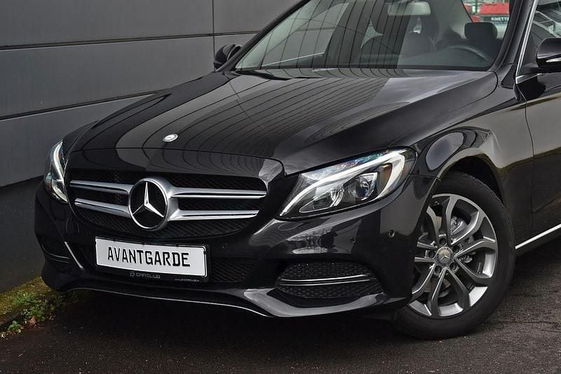 Schwarz Gebraucht 2015 Mercedes C200 Limousine | 13.991 € (Fairer Preis) - Bild 1/4