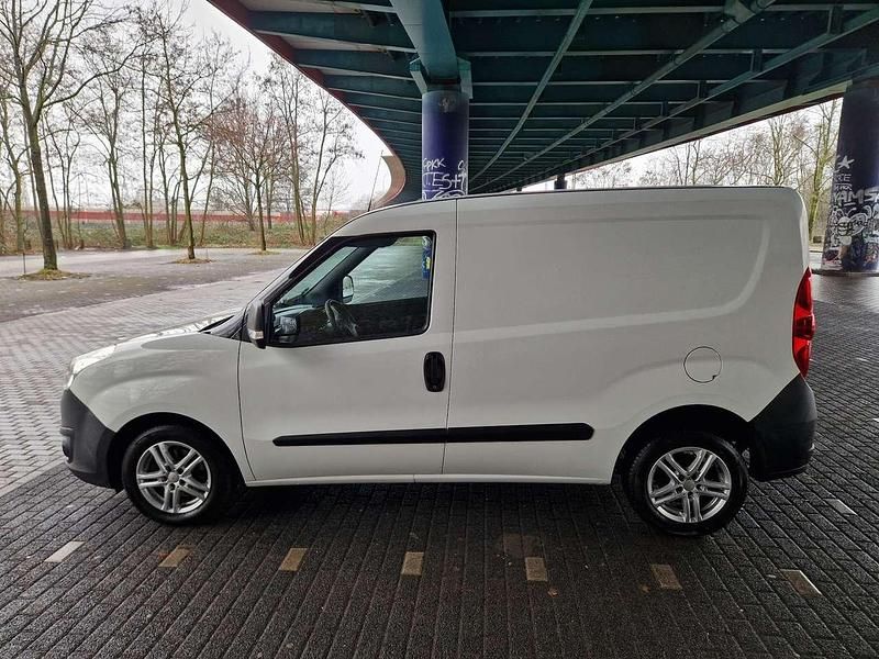 Gebraucht Opel Combo Selection 95 PS (69 kW) 2015 Weiß Van / Kleinbus