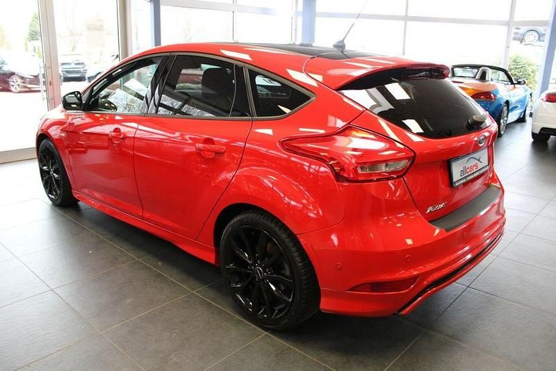Gebraucht Ford Focus ST-Line 182 PS (133 kW) 2018 Rot Limousine