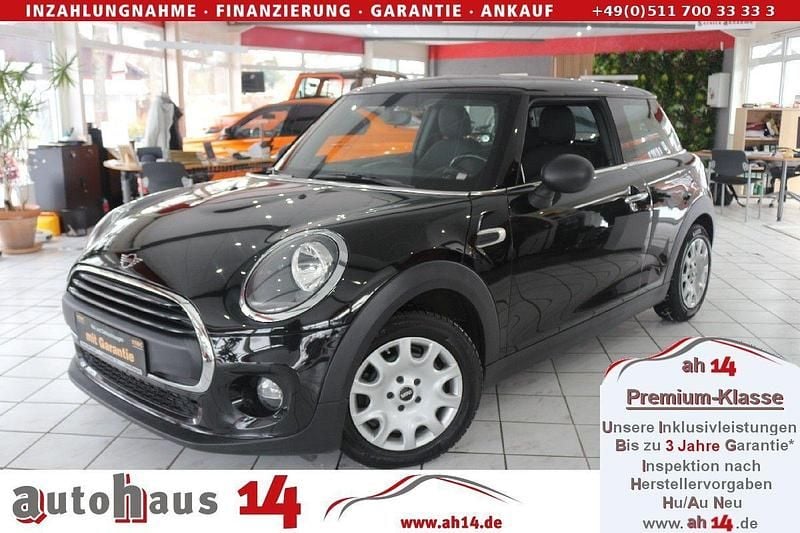 Gebraucht Mini ONE 102 PS (75 kW) 2019 Midnight black metallic Kleinwagen