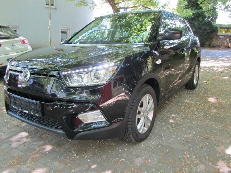 Space black Gebraucht 2015 Ssangyong Tivoli Quartz SUV | 8.950 € (Guter Preis) - Bild 1/4
