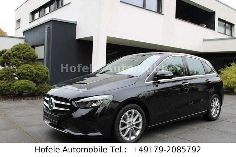 Kosmosschwarz metalliclack Gebraucht 2019 Mercedes B220 Van / Kleinbus | 19.950 € (Superpreis) - Bild 1/4