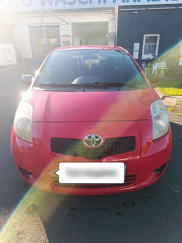Rot Gebraucht 2006 Toyota Yaris Coupé | 1.199 € (Guter Preis) - Bild 1/4