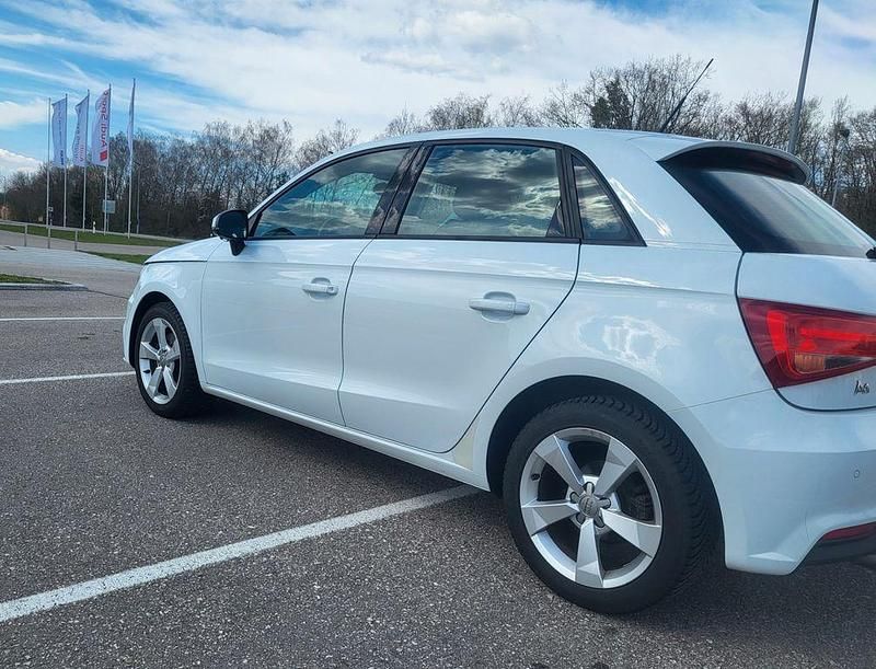 Weiß Gebraucht 2017 Audi A1 Sportback Design Kleinwagen | 12.990 € (Guter Preis) - Bild 1/4