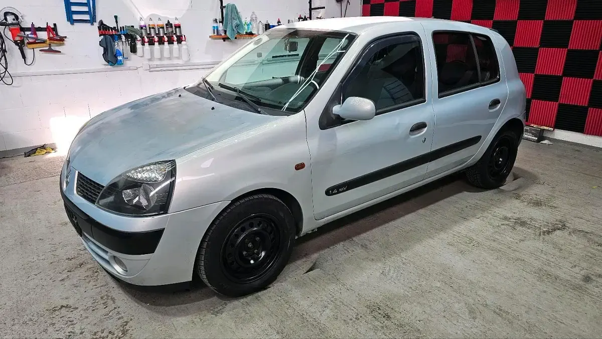 Second-hand Renault Clio II 75 CP (55 kW) 2002 Gri Hatchback