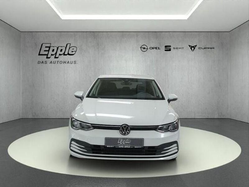 Gebraucht VW Golf VIII Life 131 PS (96 kW) 2024 Weiss Limousine