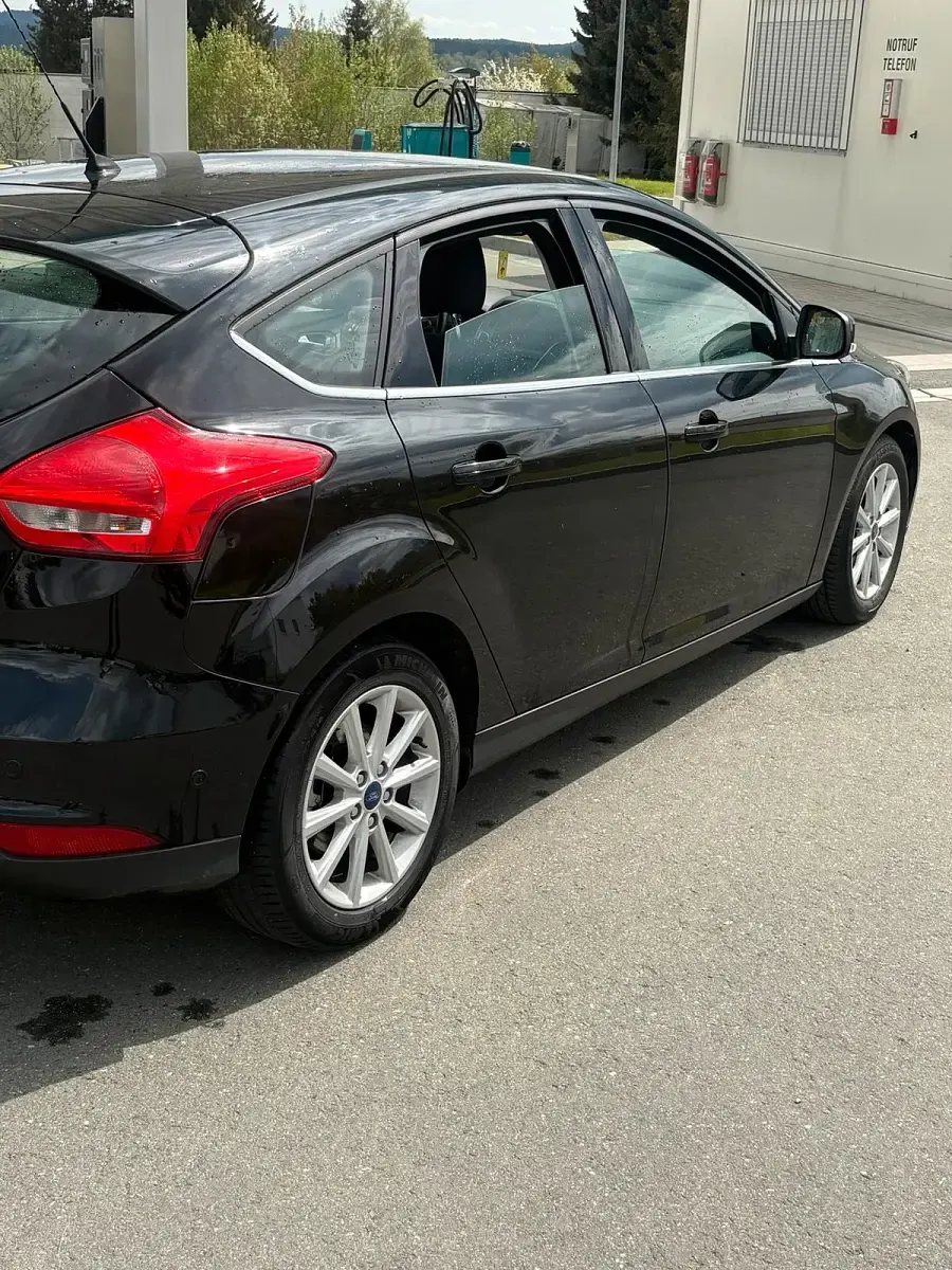 Gebraucht Ford Focus Titanium 150 PS (110 kW) 2015 Schwarz Limousine