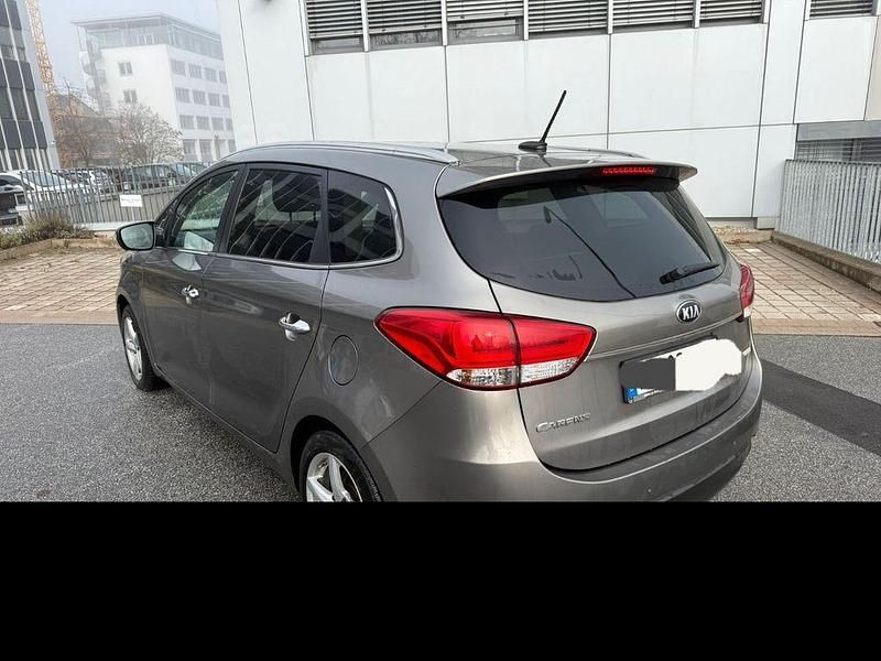 Gebraucht Kia Carens Spirit 136 PS (100 kW) 2014 Silber Van / Kleinbus