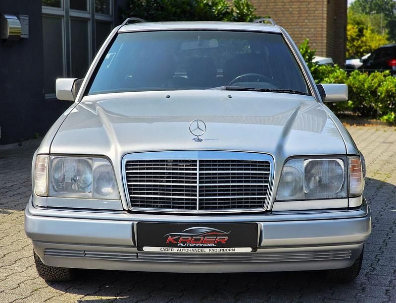 Gebraucht Mercedes E200 136 PS (100 kW) 1995 Silber Kombi