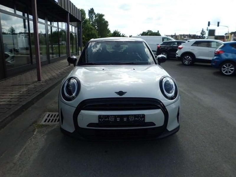 Gebraucht Mini Cooper Classic 136 PS (100 kW) 2022 White silver metallic Kleinwagen