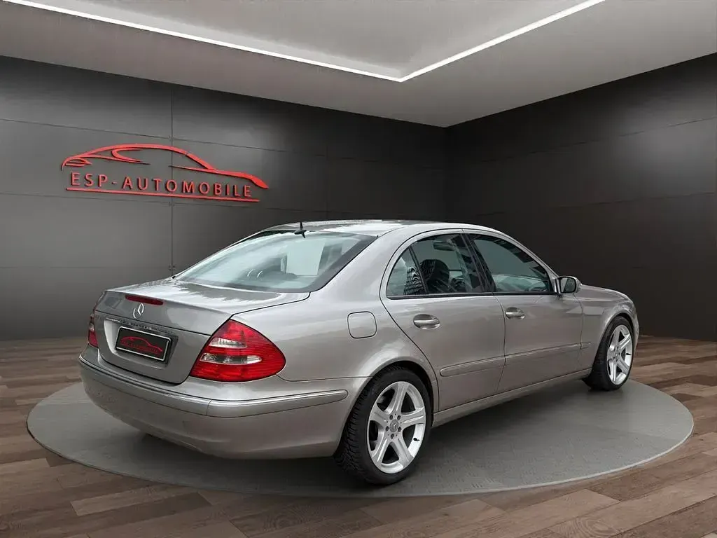Gebraucht Mercedes E220 150 PS (110 kW) 2004 Silber Limousine