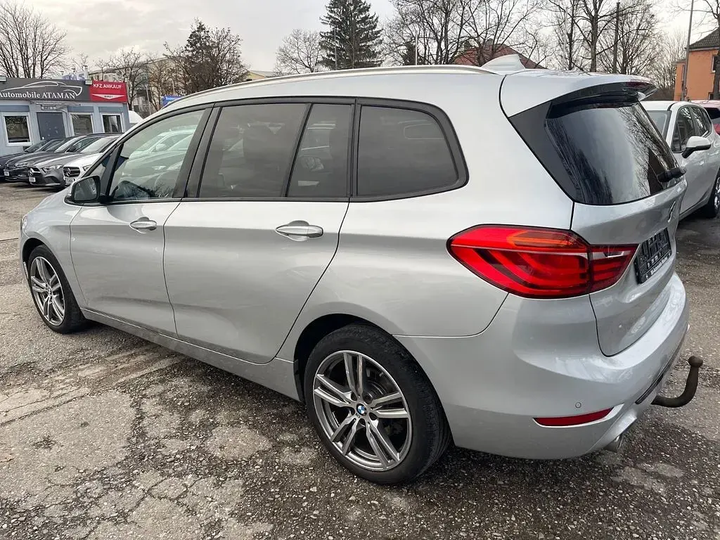 Gebraucht BMW 220 Gran Tourer Sport Line 190 PS (139 kW) 2019 Silber Van / Kleinbus